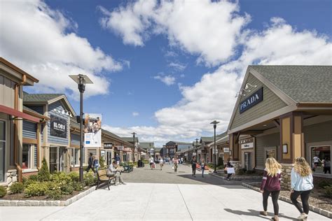 Woodbury Common Premium Outlets: A Shopper's Paradise in .